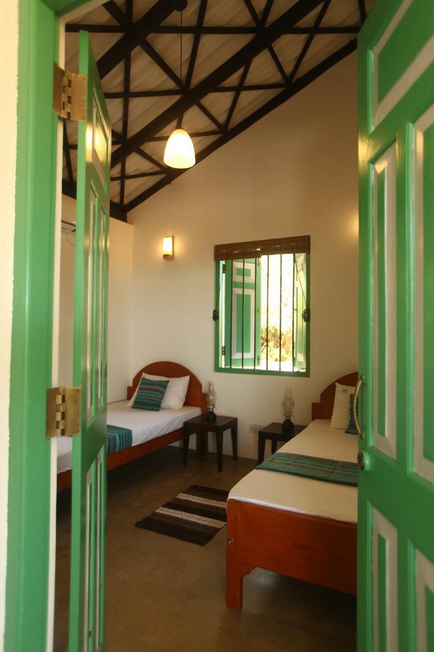 Nil Sisila Beach Resort Yala Exteriör bild