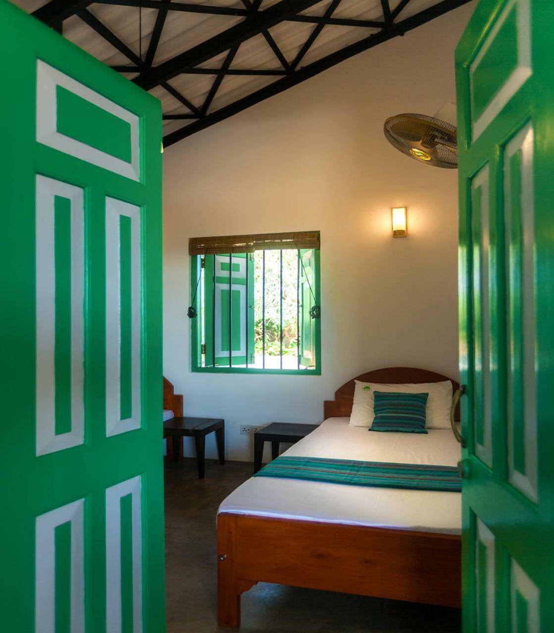 Nil Sisila Beach Resort Yala Exteriör bild